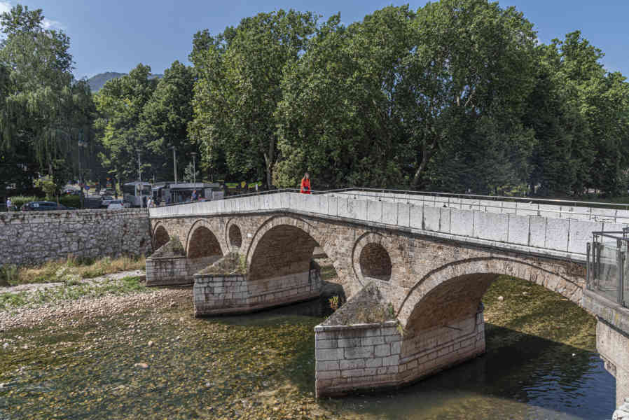 Bosnia y Herzegovina - Sarajevo 06 - Puente Latino